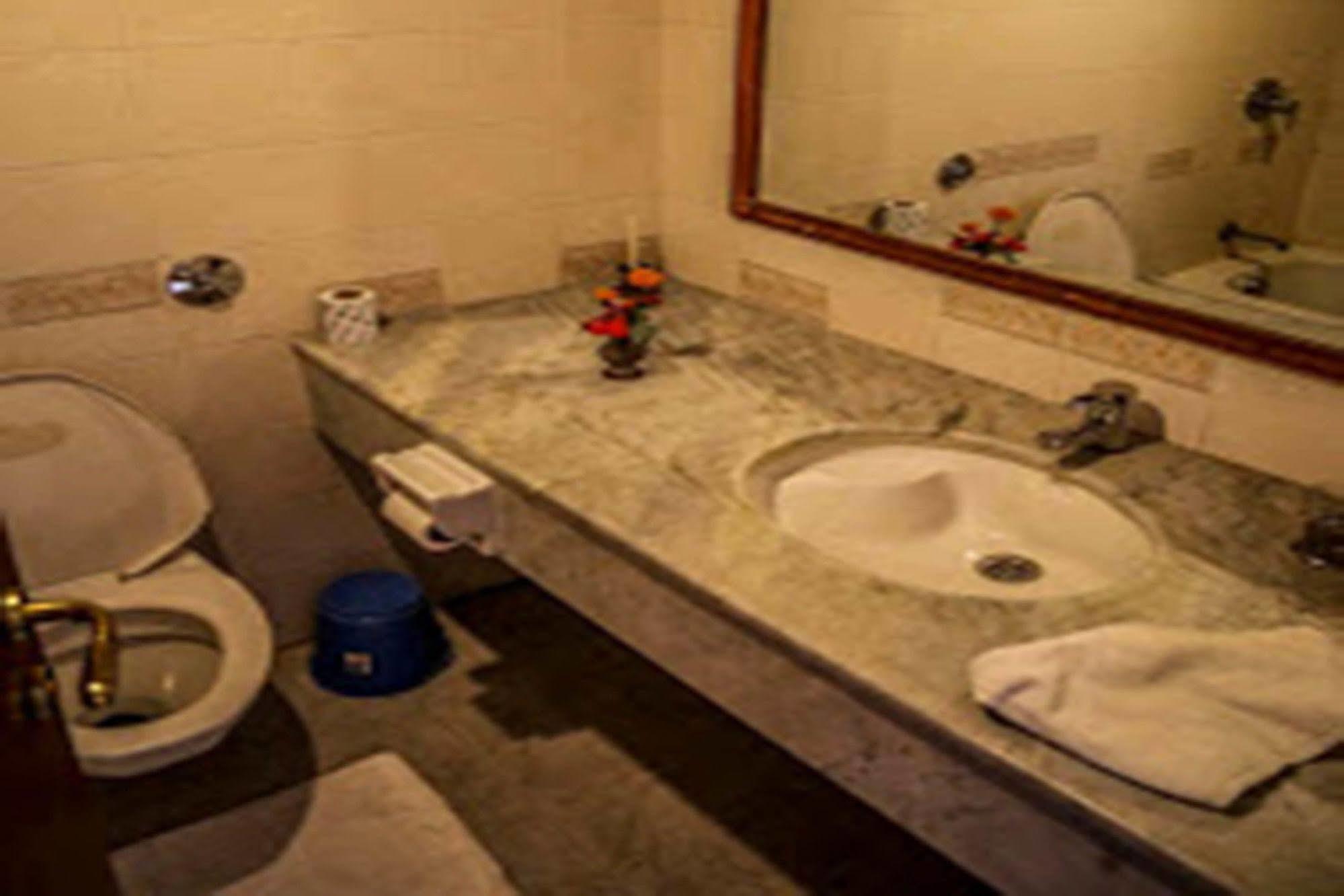 Hotel Lumbini Garden New Crystal Εξωτερικό φωτογραφία